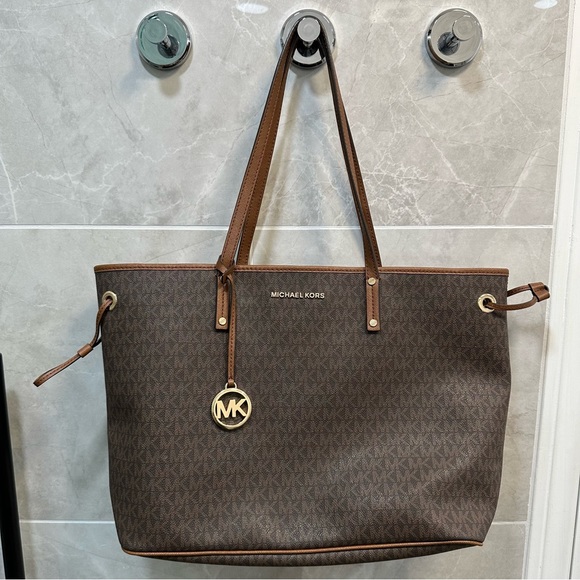 MICHAEL KORS JET SET TRAVEL BAG USED (BROWN) - Picture 1 of 5